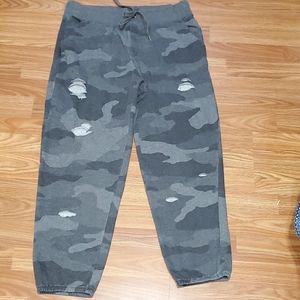 Aerie Camo destruted joggers